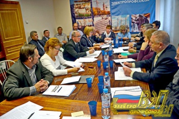 26 июня 2014 года состоялось очередное заседание Президиума Оренбургского областного комитета.
