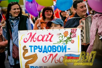 На Первомайскую демонстрацию в Оренбурге вышло более 5000 человек